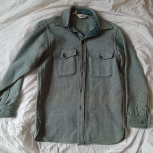 GUC Woolrich authentic long sleeve button 85% wool 15% Nylon size med gr…